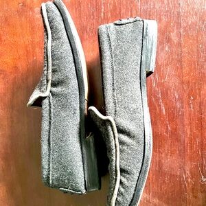 JP Tod’s womens’ grey slip on flannel loafer